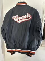 Y【中古品】コーチ COACH スタジャン ブルゾン 中綿 ジャケット ロゴ 刺繍 Lサイズ ブラック C0921_画像2