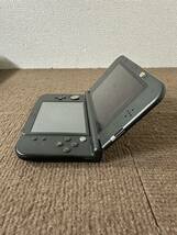 Y【現状品】Nintendo 任天堂 3DS LL 本体 RED-001 ブラック 通電動作未確認 ジャンク ステッカー 汚れあり_画像3