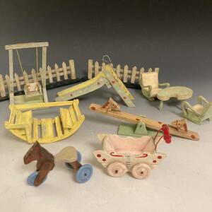 昭和レトロ ミニチュア遊具、玩具、家具（テーブル、椅子、滑り台、シーソー、ブランコ、柵、木馬、など）壊れあり