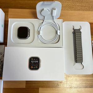 Apple Watch Ultra 2 GPS＋Cellularモデル 49mm チタニウムケースとオリーブアルパインループ L MRF03J/A