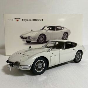 ★オートアート／AUTOart ：1/18 ★トヨタ 2000 GT (アップグレード)／TOYOTA 2000 GT (UPGRADED) (White) ☆ネジが1つ欠品しています！