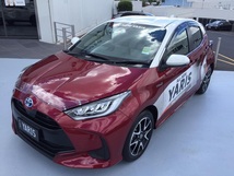 トヨタ ヤリス 豪州仕様 TOYOTA Yaris トヨタ純正バグガード ボンネットプロテクター クリアタイプ_画像5