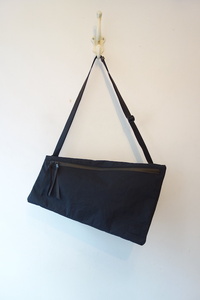 24ss Graphpaper Blankof for GP Shoulder Bag TRIANGLE GU241-90310 新品 グラフペーパー バッグ ブランコフ トライアングル comoli