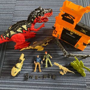 おもちゃ　電動恐竜　ワイルドクエスト ティーレックス＆恐竜調査ラボ プレイセット