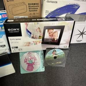 【K-25610a】1円スタート 音楽雑貨おまとめ 大量 プレイヤー通電確認済み CD DVD ラジオ レコード SONY デジタルフォトフレーム などの画像4