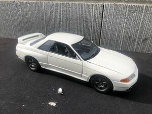 一円スタート　1/18京商　日産　スカイライン　R32 白い