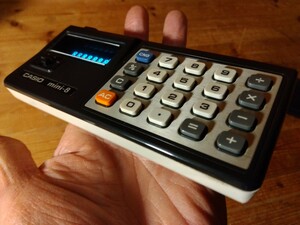 昭和レトロな電卓カシオミニ/CASIO mini-8、実働美品(動画あり)、8桁光電管/蛍光管、カバー付/電子卓上計算機、1975年最終期、＃朝来佐嚢＃