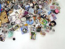 ★ジャンク★鬼滅の刃 グッズ まとめ売りセット (フィギュア/缶バッジ/ラバスト/アクキー/アクスタ/ステッカー他)★【TY741】_画像5