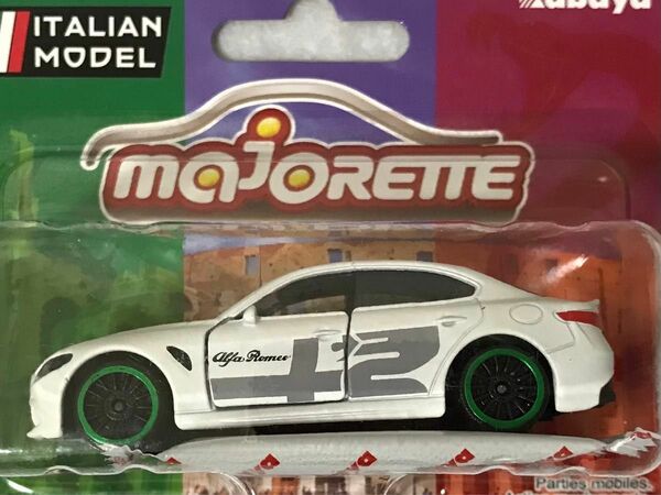 マジョレット アルファロメオ ジュリア クワドリフォリオ 白 MAJORETTE AlfaRomeo GIULIA クワドリ