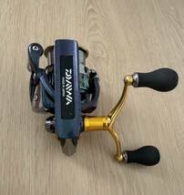 ダイワ　スピニングリール　エメラルダス　AIR　2508PE-H-DH　ダブルハンドル DAIWA_画像2