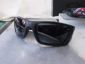 OAKLEY オークリー FUEL CELL OO9096-30 MATTE BLACK × GREY サングラス 