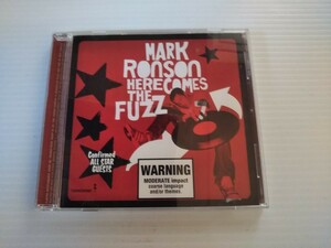 B7113 MARK RONSON/HERECOMES THE FUZZ