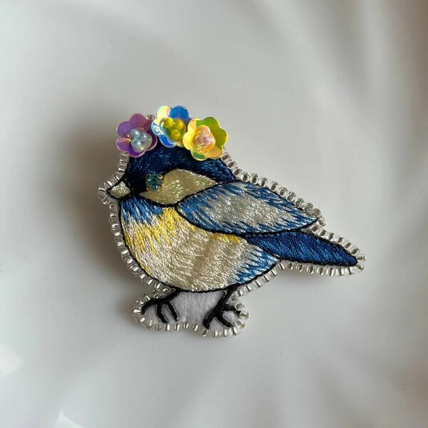 bluebird ブローチ　鳥　ビーズ刺繍