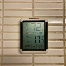 ThermoProサーモプロ 湿度計デジタル 温湿度計 最高最低温湿度表示 タッチスクリーンとバックライト機能あり マグネット付 TP55_画像1