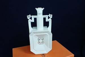 ★0229135 中国 NEWCHI 八方新器 八方新氣 白磁 陶器ボトル 総重量1421g ★