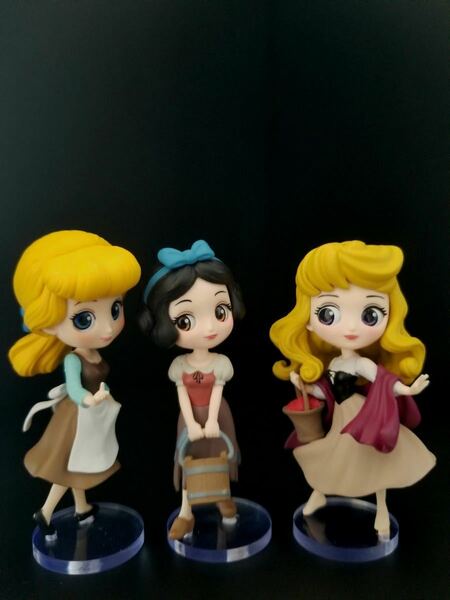 Disney characters Q posket Qposket petit オーロラ姫 シンデレラ 白雪姫 ディズニーキャラクターズ プチ 3種 用台座
