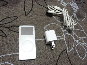 美品　iPod nano 第1世代 4GB 　A1137　純正充電器、USBケーブル付属　動作品