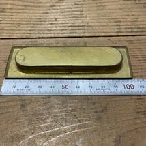 ★即決*（１）真鍮の角丸引手(105mm×34mm)*古道具*アンティーク*金物*引き戸*デッドストック*希少*プレス*引き手*引戸＊_画像3