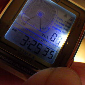 TIMEX タイメックス 訳あり デジタル腕時計 復刻モデル TW2U72500 #882の画像1