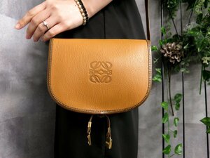 超美品●新品同様●LOEWE ロエベ●アナグラム ロゴ型押し●カーフ レザー 本革●ミニ ショルダー バッグ●ゴールデンイエロー 茶●Js44095