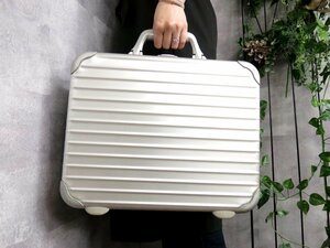 ●超美品●RIMOWA リモワ●メンズ●アルミ●ブリーフ アタッシュ ケース●シルバー●A4 収納 書類 かばん●ビジネス●Js44748