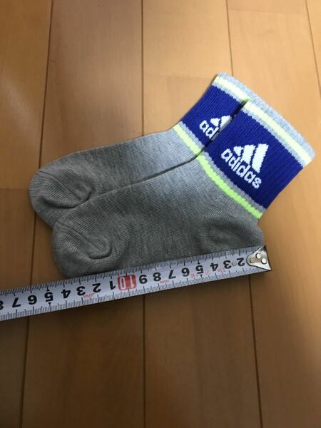 【送料無料】アディダス キッズ　ソックス　未使用　グレー　スポーツ　adidas 靴下