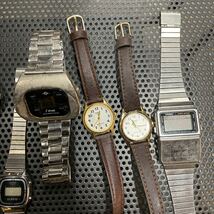 （ジャンク品）腕時計 SAINT LAURENT GIVENCHY CASIO CITIZEN ARMANI などetc まとめ売り 大量セット 昭和レトロ 希少_画像5