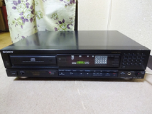 SONY／ソニー CDプレーヤー CDP-228ESD　再生しますが難あり ジャンクにて_画像1