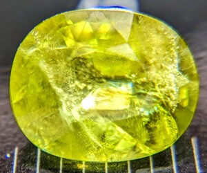 天然スフェーン 1.85ct 天然石 ルース 希少宝石 裸石 パワーストーン お守り 宝石 天然チタナイト スフェン 売り切り 卸 ルース 宝石 レア