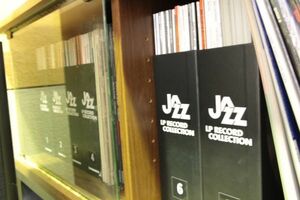 DeAGOSTINI JAZZ　LP RECORD COLLECTION 全84タイトル　別売りケース７個　プレゼント品未使用　パッケージ表紙