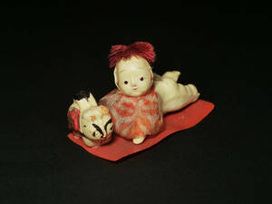 戦前 セルロイド ミニチュア人形『はいはい人形 狛犬付』赤ちゃん/玩具/郷土玩具/日本製/置物