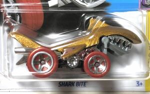 レア 日本未発売 USカード Shark Bite シャーク バイト サメ 鮫 Larry Wood ラリー ウッド 2024 Gold ゴールド 開口ギミック 絶版