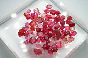 [ special prompt decision price! first come, first served ] rare!30 year front. unused stock! natural high quality Bill mamogok production red spinel raw ore [ together 14.3ct].. stone 