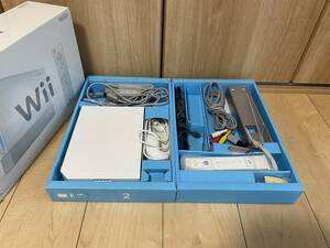 任天堂　Wii ホワイト　RVL-001本体　リモコンなど付き　通電確認　中古現状