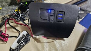 プリウス30 槌屋ヤック トヨタ 30系 プリウス 専用 増設USB付き。（中古ドアカーテシLED付き）（ナビ太陽よけ、ひさし付き）