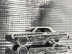 レアホットウィールカスタム ‘64インパラアートカスタムペイントルース美品未使用に近い1/64 Hot WheelsCOSTOM ‘64 CHEVYIMPALA ART CARS