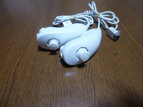 N019【送料無料 動作確認済】Wii ヌンチャク 2個セット　ホワイト（クリーニング済）白　NINTENDO　任天堂 純正 