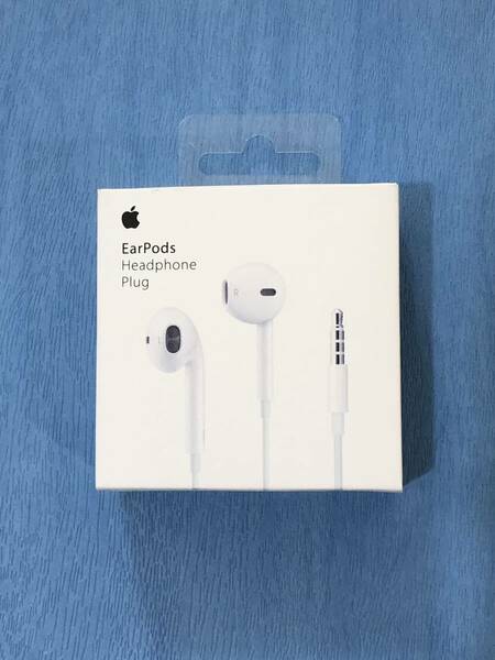 新品未使用 Apple EarPods with 3.5mm Headphone Plug