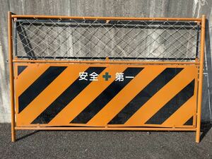  construction site barricade . fence safety the first DIY gardening garage antique objet d'art ①