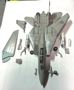 配送中に壊れた エフトイズ F-14 トムキャット 完成破損品 1/144 F-14A Tomcat