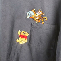F238 2000年代製 ディズニー 長袖Tシャツ■00s 表記Mサイズ ポケT ネイビー ロンT 刺繍 プーさん ティガー キャラクター 古着 古着卸_画像4