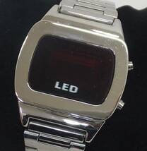 【未使用品/動作未確認/ジャンク】★FUTUR RETRO LED ウォッチ 腕時計 スクェア フェイス NO.SHB 9105_画像1