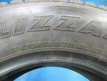 2021年製 ブリヂストンタイヤ BRIDGESTONE BLIZZAK W979 225/70R16 117/115LLT 1本 №07396 室内保管 冬タイヤ スタッドレスタイヤ_画像6