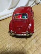 ブリキのビンテージカーです。1960年代のメイドインジャパンの電動自動車です。単一2本で後ろを光らせながら走り回る完動品です。25センチ_画像4