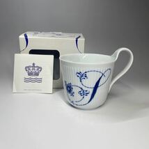 ロイヤルコペンハーゲン ROYAL COPENHAGEN マグカップ ブルーフルーテッド アルファベットコレクション ハイハンドル S アルファベットマグ_画像1