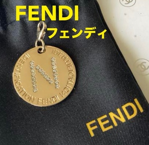 新品 FENDIフェンディ☆ペンダントトップ “N” ラインストーン付 イニシャルチャーム プレート ネックレストップ ゴールド 正規品