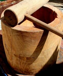 天然木餅つき 臼（うす）と杵（きね）セット臼の重さは50㎏重いので欅と思います。