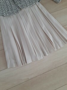 美品　プリーツスカート　ベージュ　S　入学式　入園式　正規品