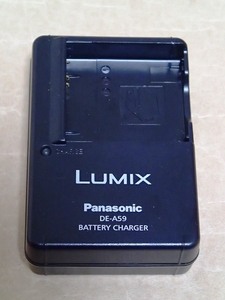 〈 Panasonic DMW-BCF10 バッテリーチャージャー DE-A59 A 〉