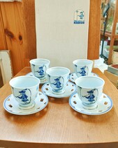 ★ 未使用品 有田焼 カップ＆ソーサー 5客セット 南蛮人 染付け 湯のみ 茶托 ティーカップ 和風 陶華窯 手書き 陶器 透かし 湯呑み 箱付_画像1